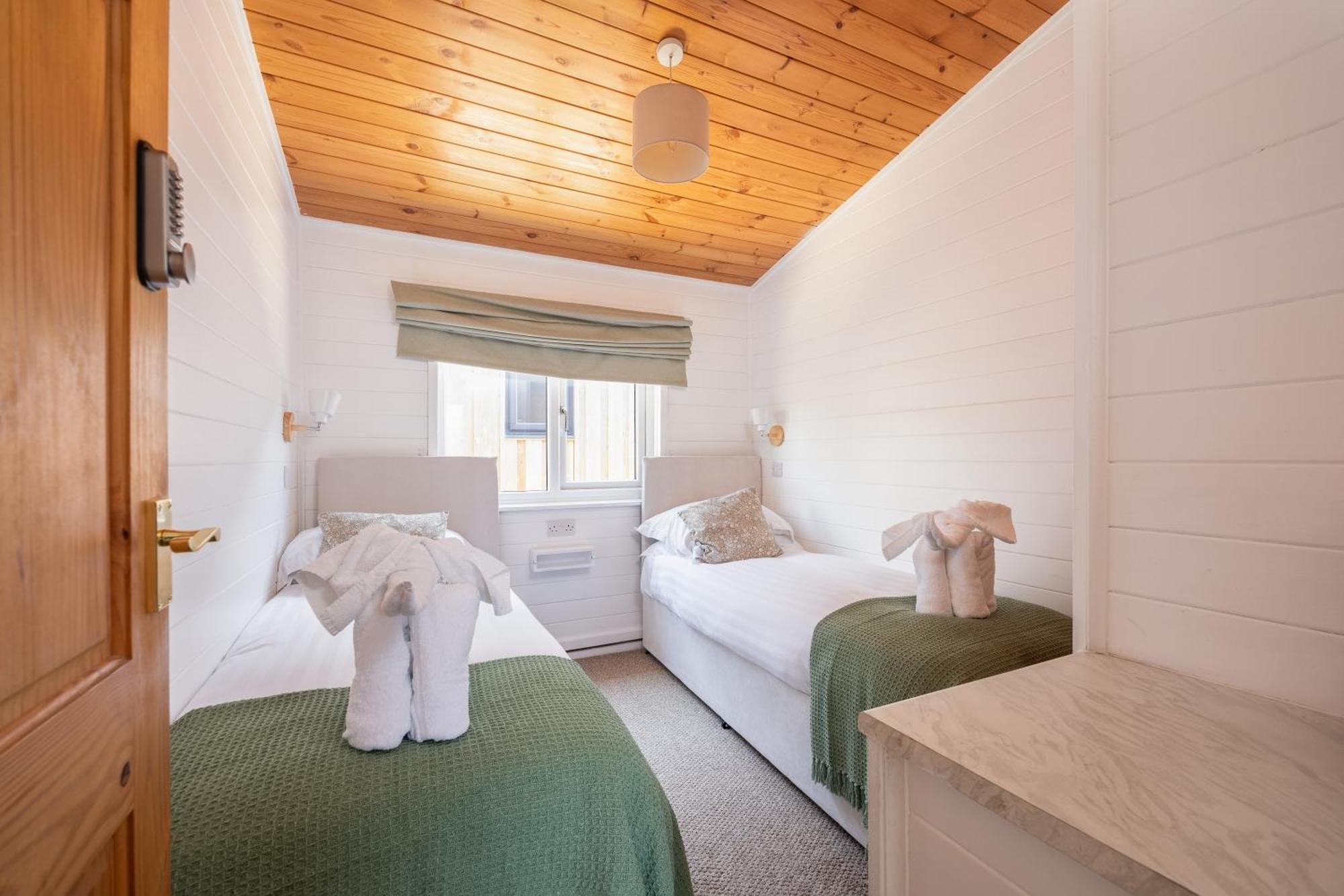 West Chalet At Tapnell Farm Yarmouth  Exterior photo